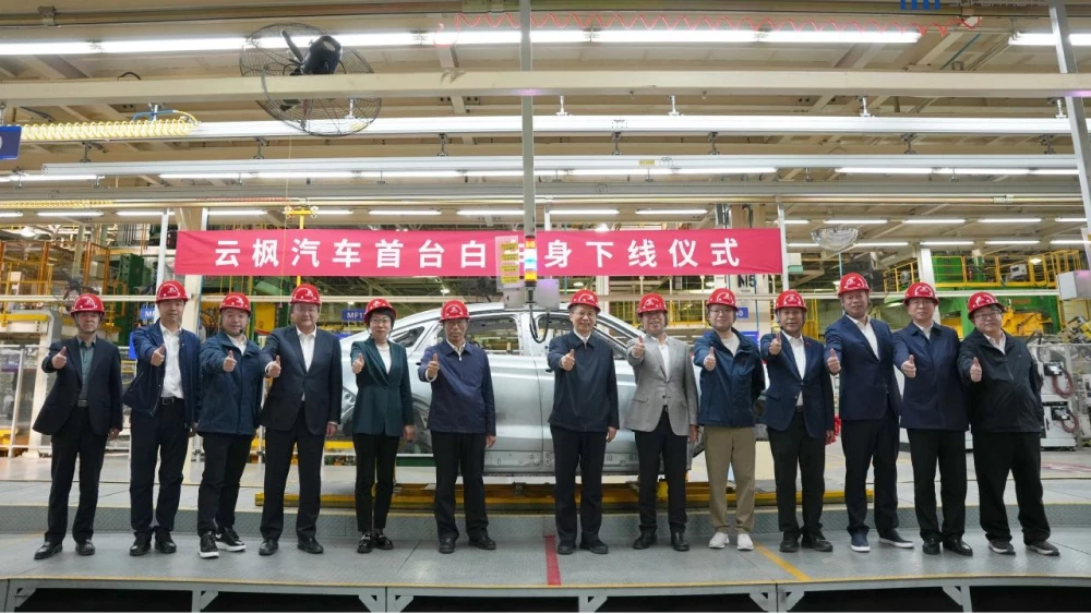 sensteed yufun knewstar g11 ks01 geely tugella белый кузов сбоку