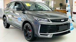 Обновленный кроссовер Geely Coolray спереди сбоку