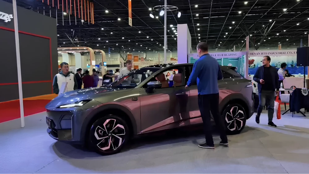 Extended range electric vehicle