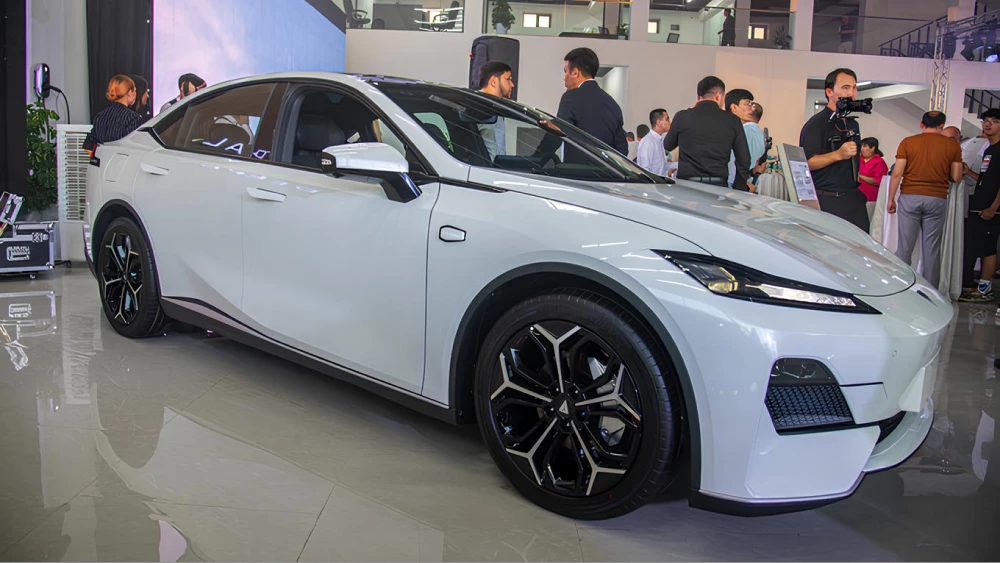 deepal sl03 седан белый сбоку спереди узбекистан