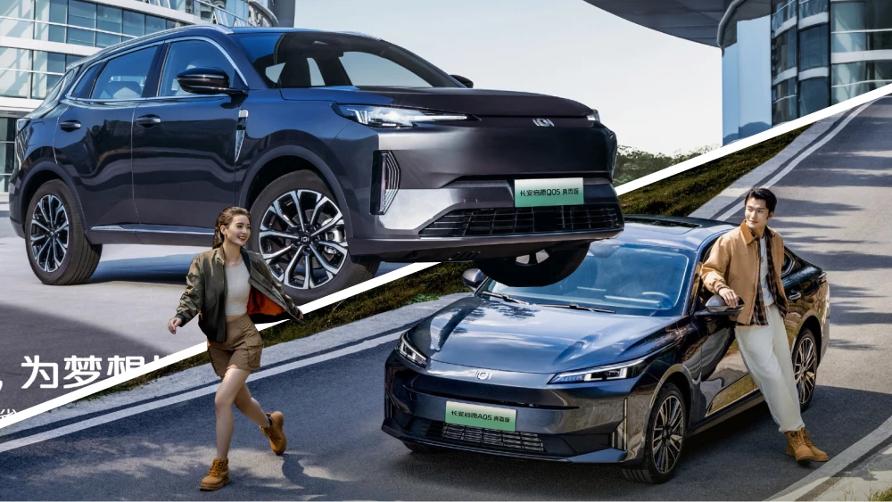 changan nevo q05 обновленный кроссовер сбоку спереди серый changan nevo a05 обновленный седан сбоку спереди серый