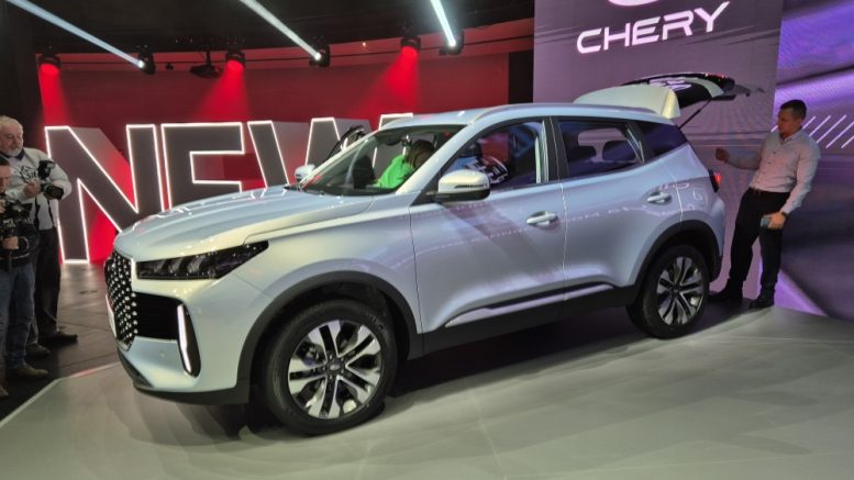 новый Chery Tiggo 4 презентация сбоку спереди