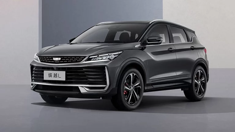 geely coolray l сбоку спереди серый кроссовер китай официальное изображение