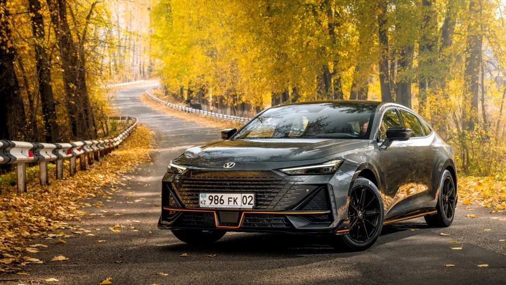 Changan Uni-V Sport в Казахстане сбоку спереди