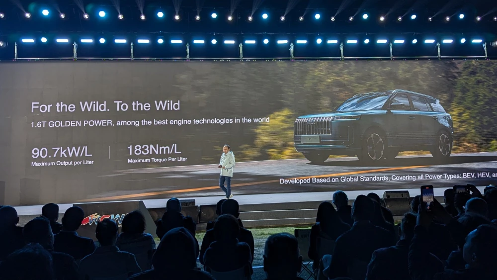 кроссовер jaecoo j5 сбоку спереди мотор двигатель двс 1.6 мощность 197 л.с. 186 л.с. 150 л.с.