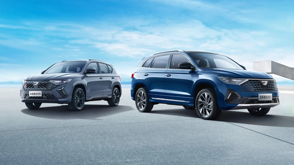 Старые «Джетты» на новый лад. В России начались продажи рестайлинговых кроссоверов VS5 и VS7 Обновленные кроссоверы Jetta VS5 и VS7 сбоку спереди вместе