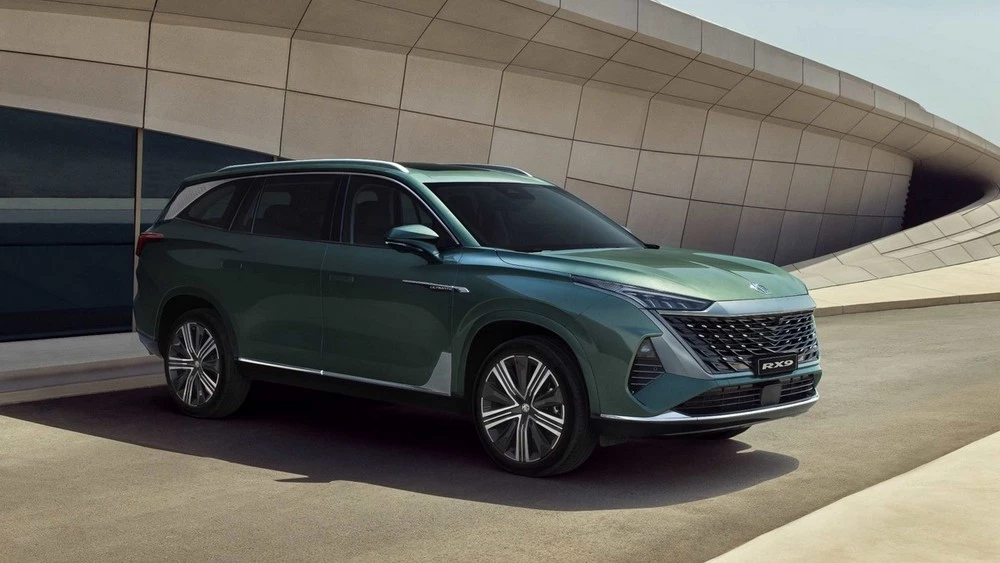 Кроссовер MG RX9 сбоку спереди