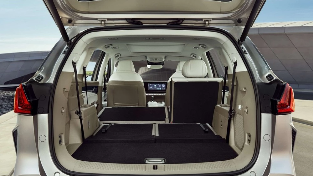 Кроссовер MG RX9 салон интерьер багажник