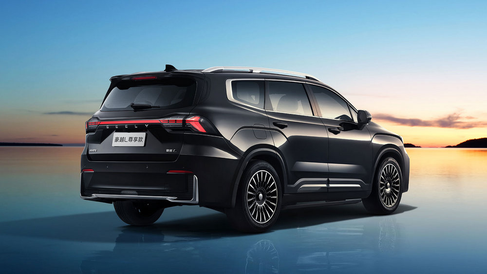 Geely Okavango Exclusive сбоку сзади