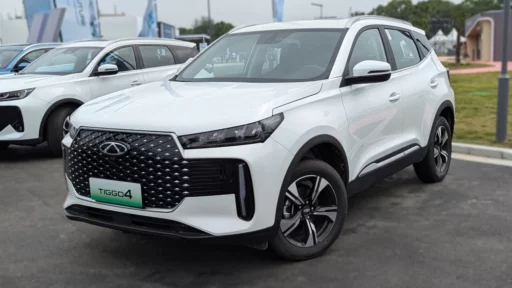chery Tiggo 4 спереди сбоку HEV в Китае