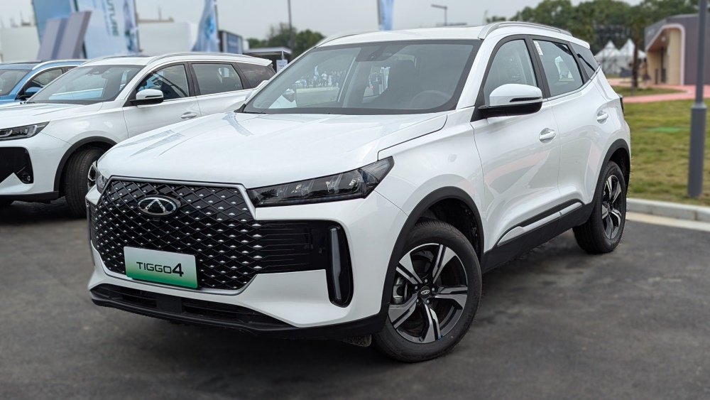 chery Tiggo 4 спереди сбоку HEV в Китае