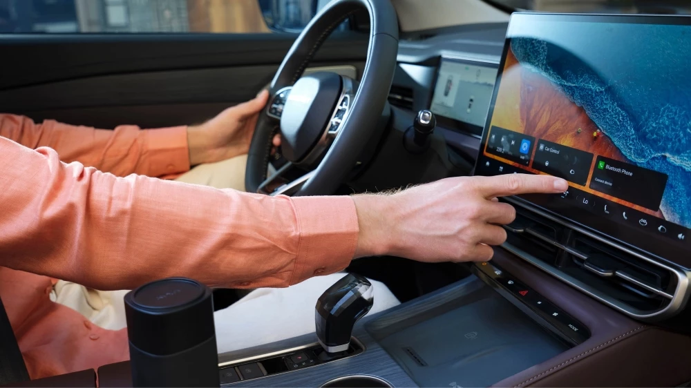 Кроссовер Soueast S09 салон интерьер медиасистема мультимедиа