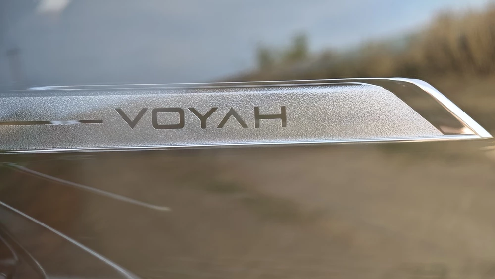 Voyah Free EV электрический кроссовер тест мишина спереди фары