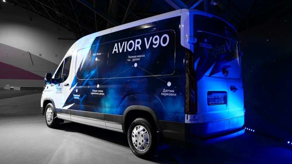 Фургон Avior V90 сзади сбоку maxus