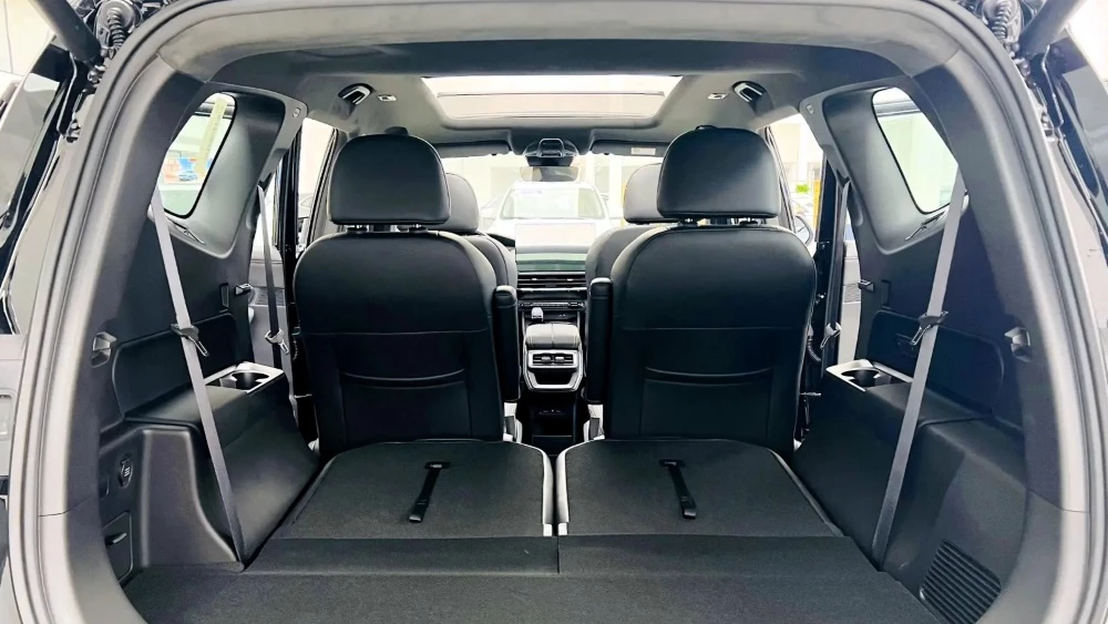 Geely Okavango Exclusive интерьер у дилера в Китае