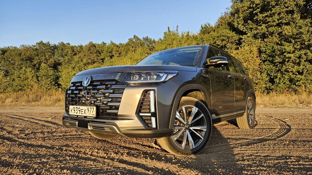 Changan CS95 Plus новый NEW рестайлинг сбоку спереди
