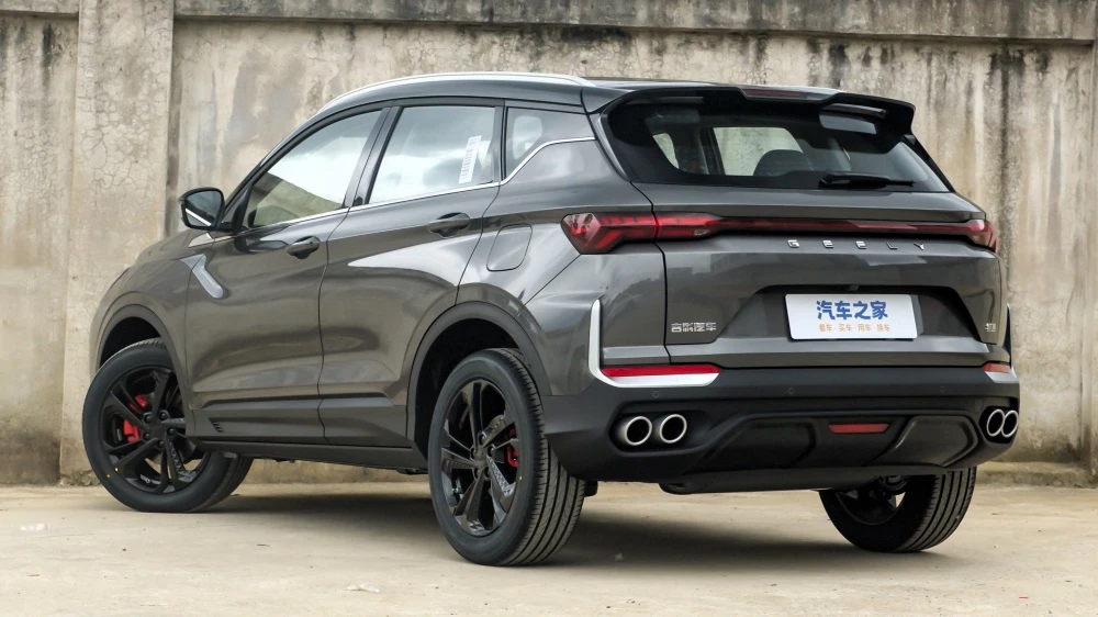 Geely Coolray L кроссовер сбоку сзади