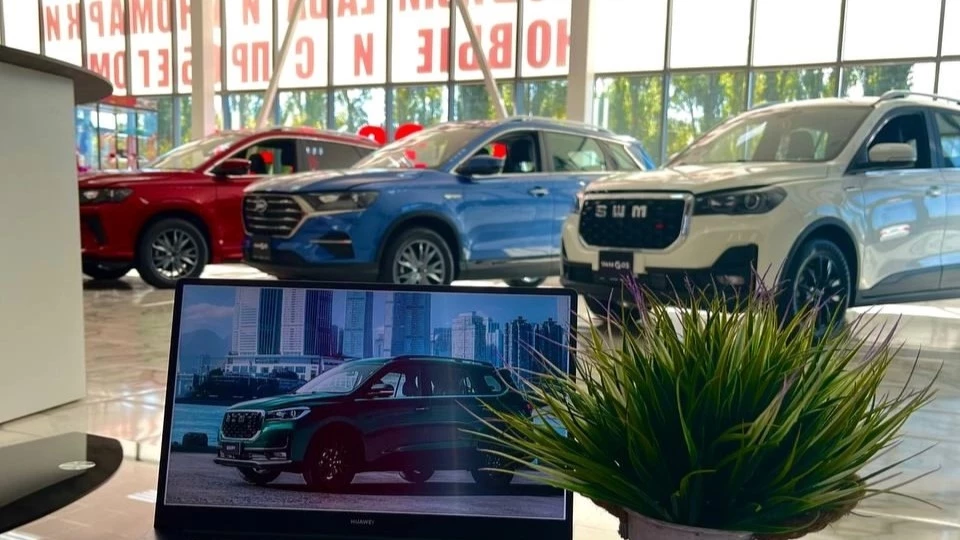 Новое подорожание, хитрости в прайсах и скидки на гибриды. Как изменились цены к началу ноября SWM у дилера в автосалоне цены