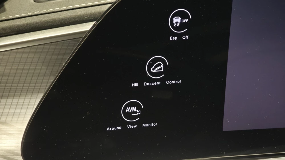 новый обновленный Exeed TXL тест-драйв обзор Сергея Мишина салон интерьер медиасистема мультимедиа