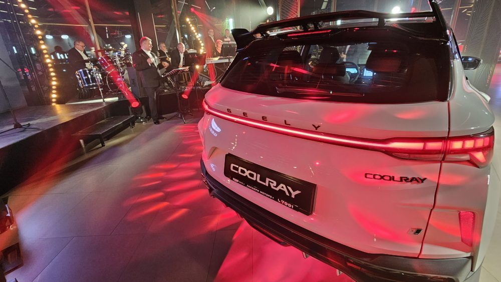 новый Geely Coolray в Беларуси презентация сзади