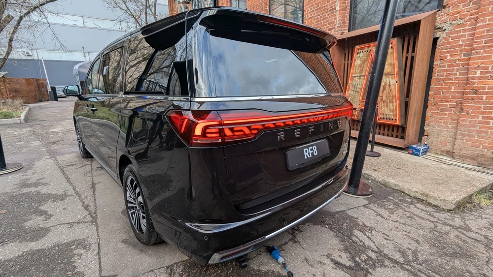 Минивэн JAC RF8 сбоку сзади