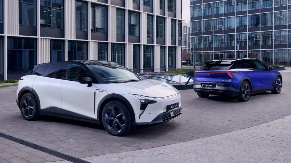 Альтернатива Zeekr. Электрокар Jidu 01 от Geely представили в России jidu 01 сбоку спереди сзади белый фиолетовый официально в россии борисхоф