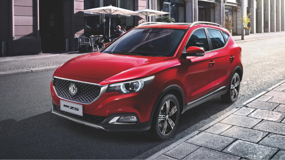 mg zs старт продаж цена комплектации кроссовер сбоку спереди красный