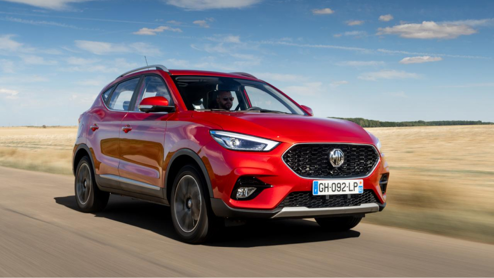 mg zs сбоку спереди красный кроссовер россия оттс