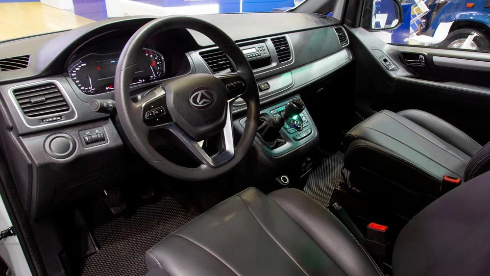 Avior G10 салон интерьер maxus