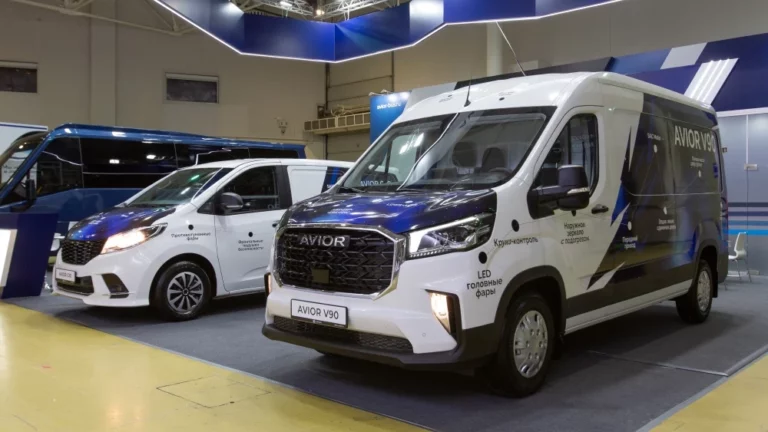 Павильон бренда Avior на выставке Comtrans в Москве фургоны V90 G10 Maxus