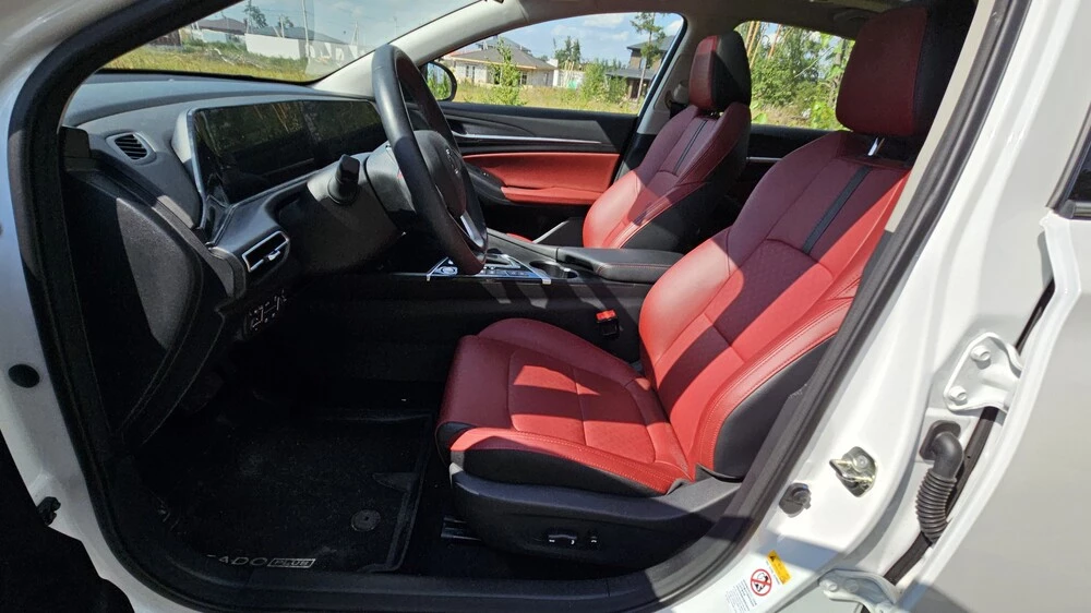 Changan Eado Plus тест салон интерьер сиденья первый ряд