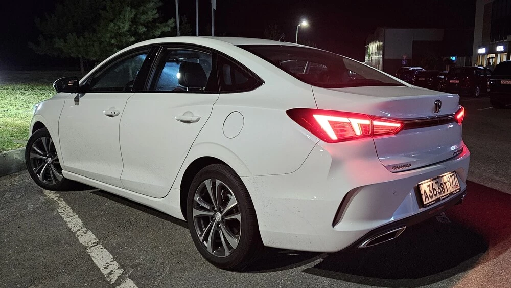 Changan Eado Plus тест сбоку сзади