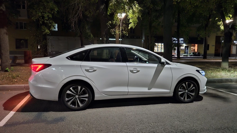 Changan Eado Plus тест сбоку