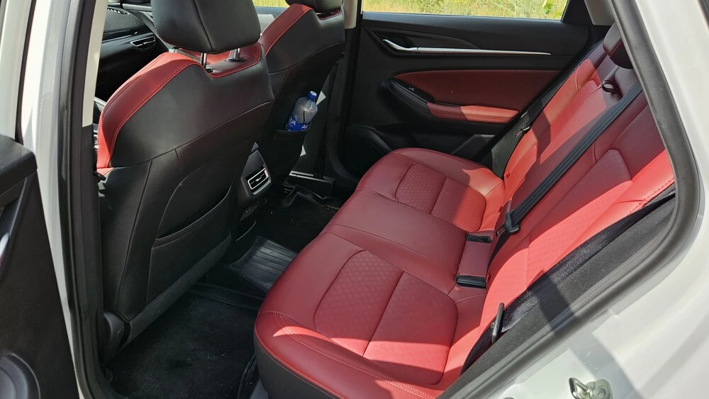Changan Eado Plus тест салон интерьер сиденья второй ряд