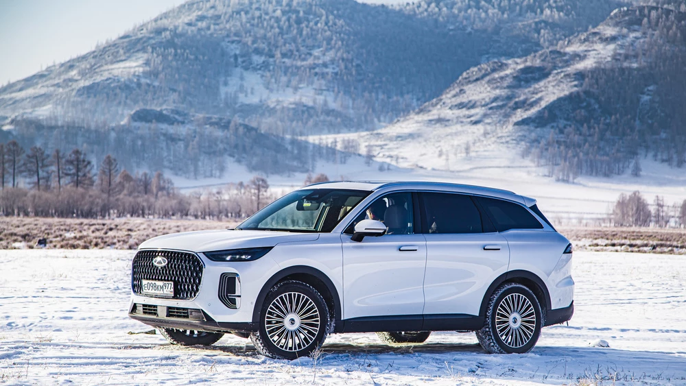 Chery Tiggo 9 тест сбоку спереди зимой