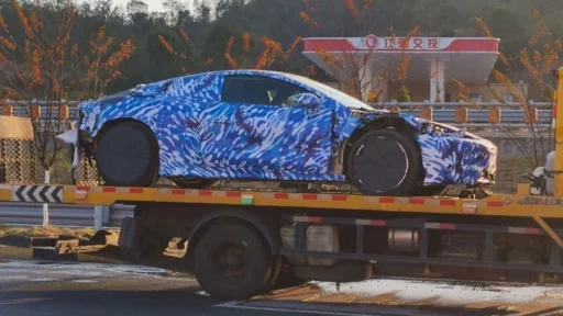 Будущий спорткупе Denza BYD сбоку
