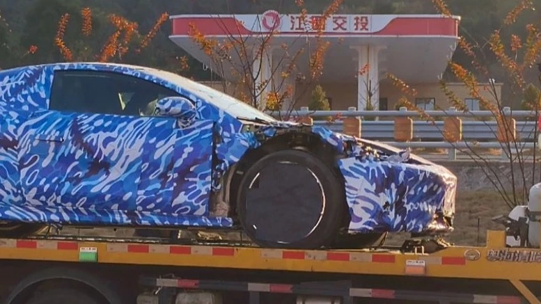 Будущий спорткупе Denza BYD сбоку