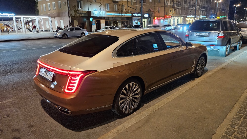 hongqi h9 тест сбоку сзади