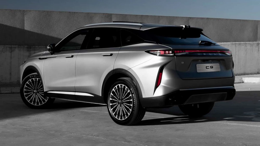 Omoda C9 на базе Exeed RX в Малайзии сбоку сзади