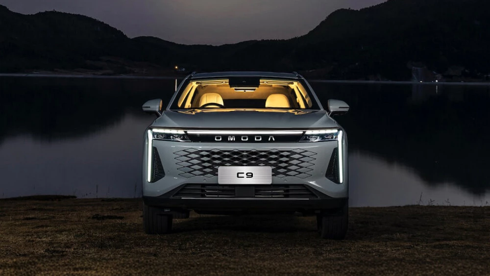 Omoda C9 на базе Exeed RX в Малайзии спереди