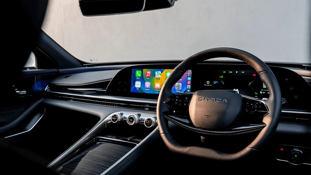 Omoda C9 на базе Exeed RX в Малайзии салон интерьер