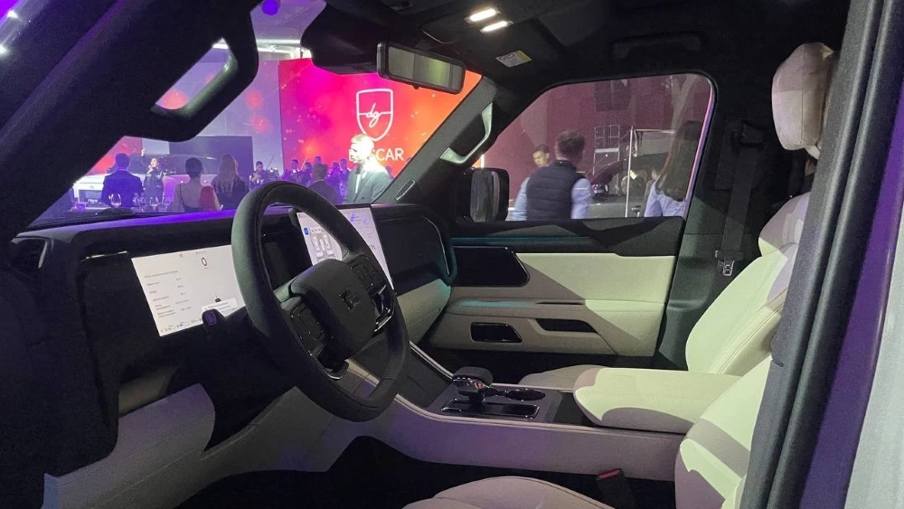 Внедорожник Rox 01 салон интерьер в Казахстане первый ряд