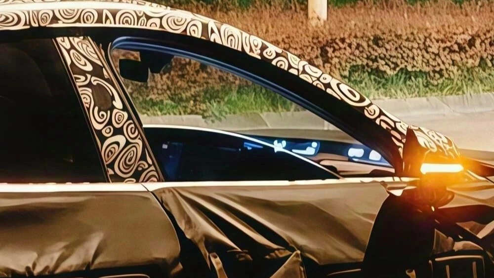 Кроссовер Xiaomi MX11 салон интерьер панель под стеклом