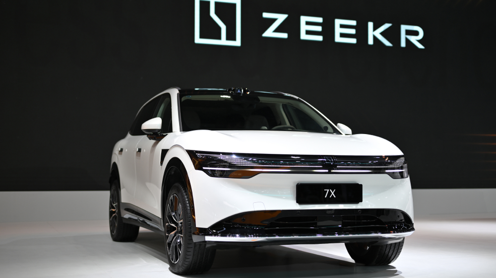 zeekr 7x кроссовер белый сбоку спереди топ-5 фишек electrocars