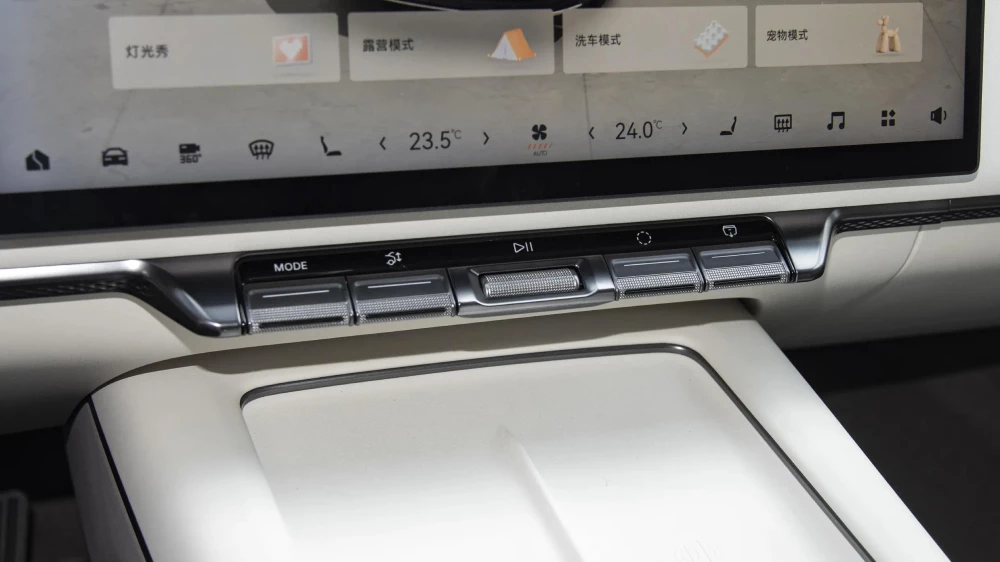 zeekr 7x салон центральный экран физические кнопки