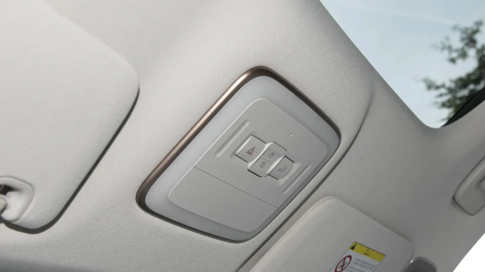 Потолочный светильник Zeekr 7X может менять цвет и яркость