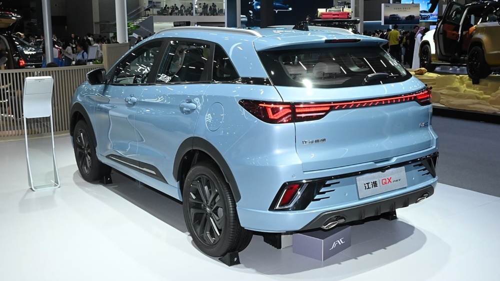 JAC QX PHEV сзади сбоку Гуанчжоу 2024