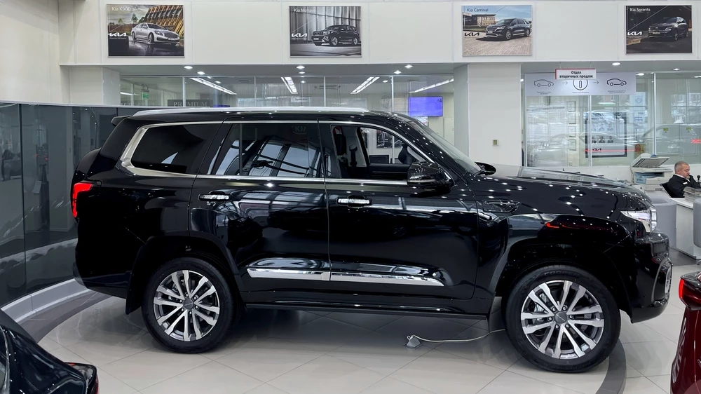 BAIC BJ60 у дилера сбоку новый купить обзор решетка логотип