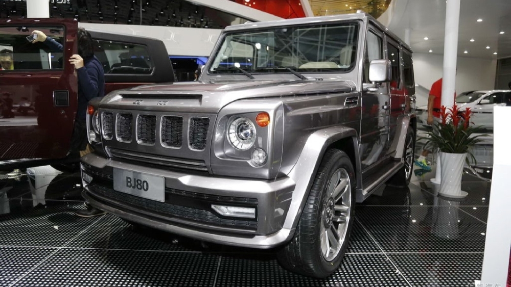 Внедорожник BAIC BJ80 на Пекинском автосалоне 2014 сбоку спереди