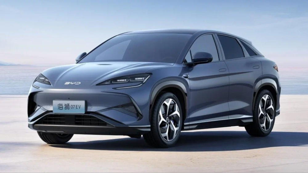 byd sealion 07 ev сбоку спереди голубой кроссовер казахстан